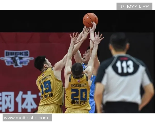 南京篮球队防守策略分析与比赛表现的深度剖析 南京篮球队防守策略分析与比赛表现的深度剖析