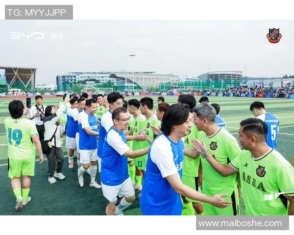 足球场上的梦幻人生与明星的奇妙邂逅 足球场上的梦幻人生与明星的奇妙邂逅